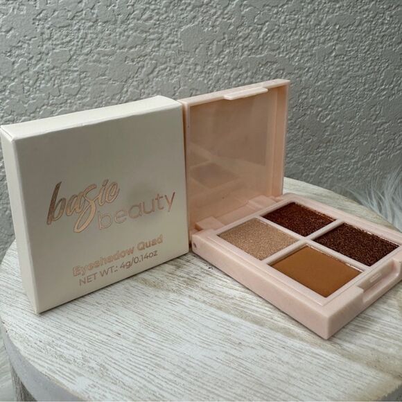 $5โ ๐ Basic Beauty EyeshadowโQuad In Hot Cocoa Bomb ๐ฃ๐ - Picture 1 of 6